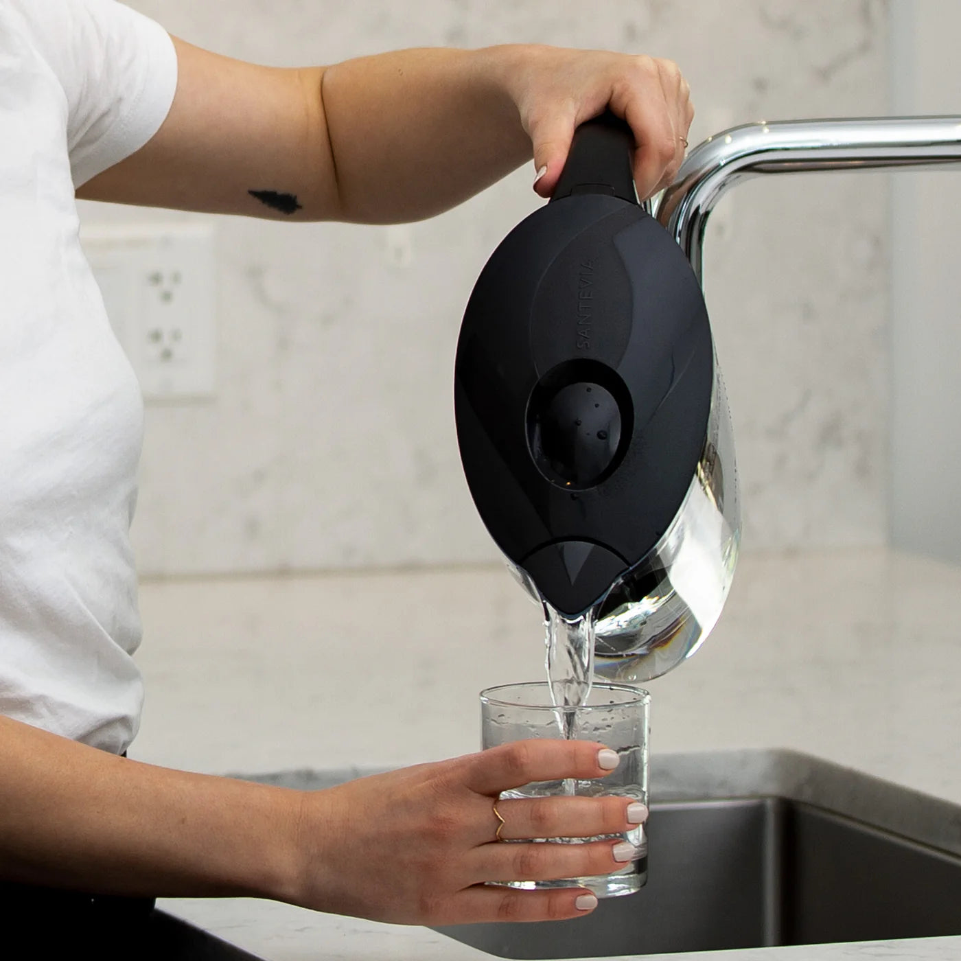 Mina Pitcher Black
